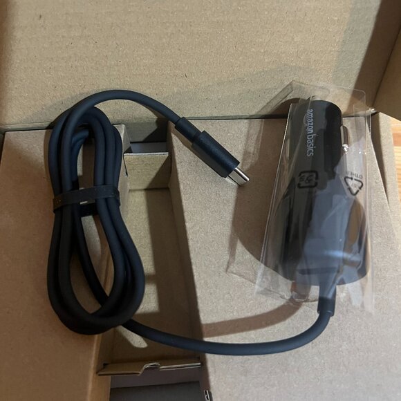 Amazon Basics 30W USB Car Charger Brand New - Picture 1 of 2